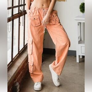 Oli & Hali Women’s Apricot Mineral Washed Relaxed Cargo Pants size Small